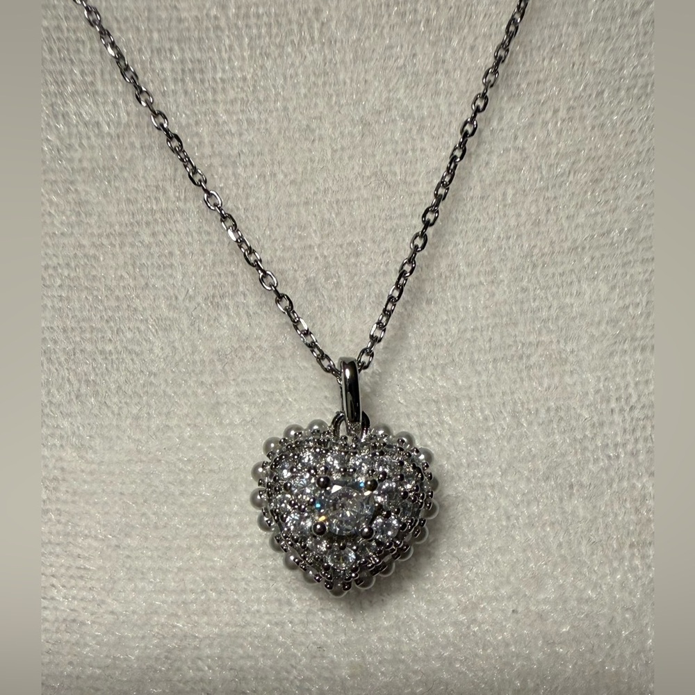Swarovski Silver Heart Pendant White Crystal Necklace New in box - Picture 4 of 9